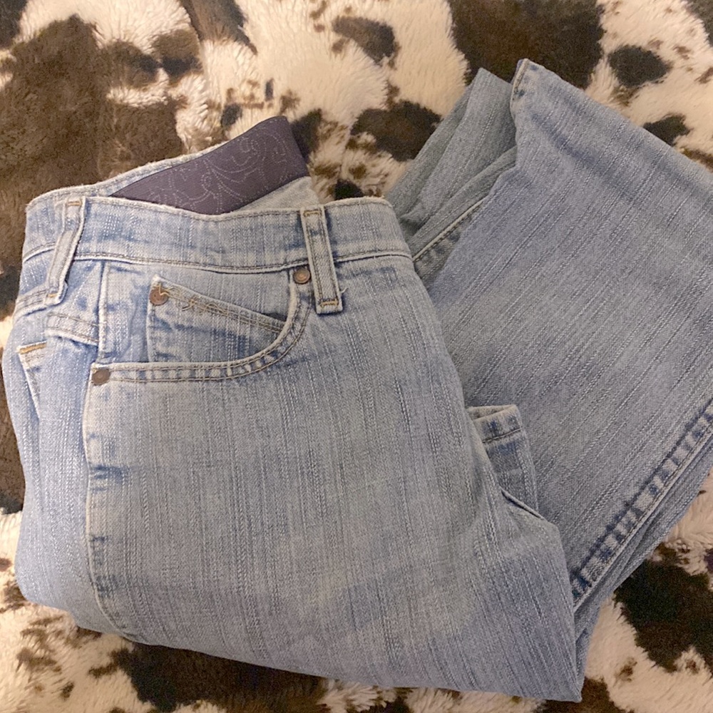 Light Wrangler women’s jeans size 3/4 x 34